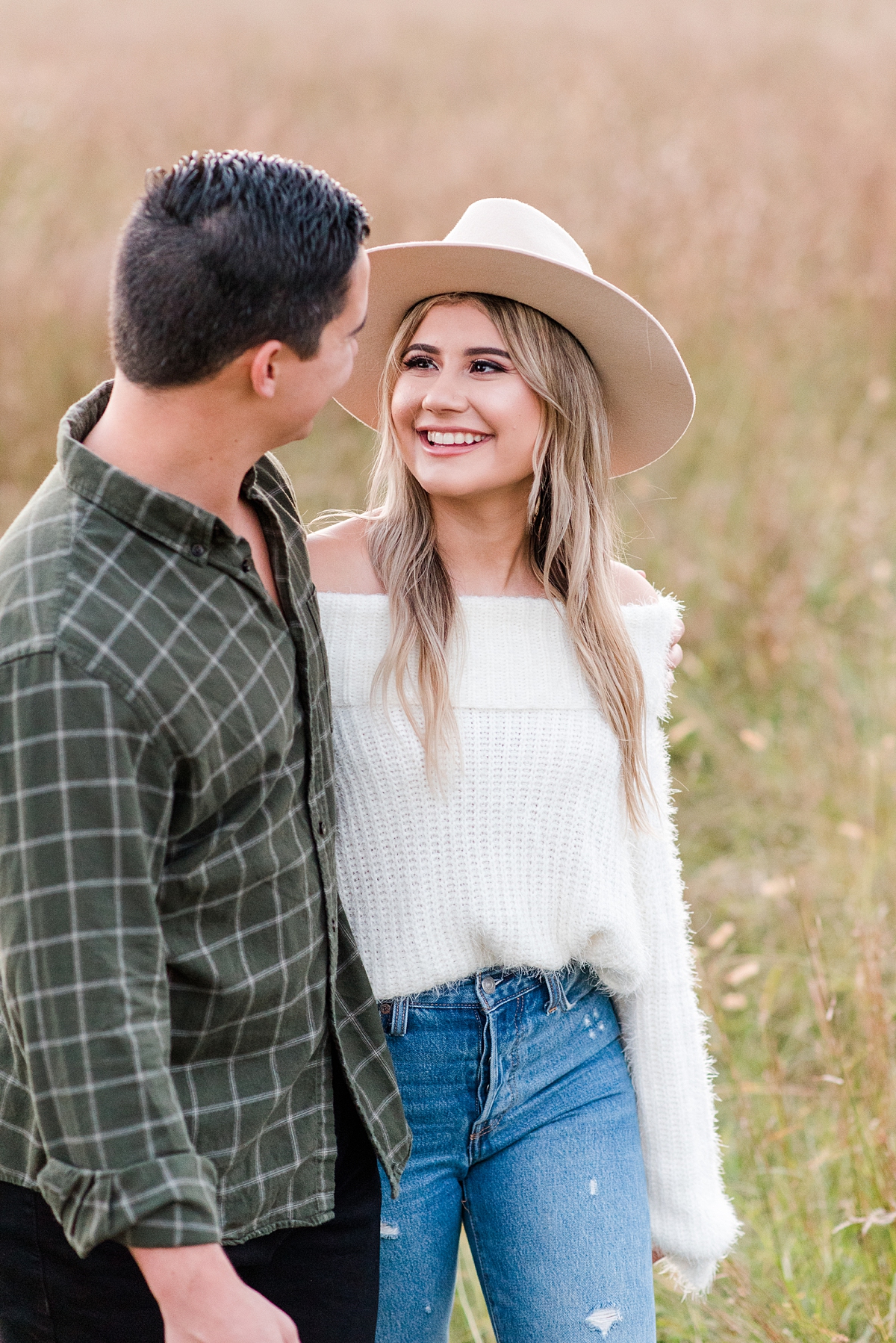 Stylish Engagement Outfit and Unique Poses at Yorktown Battlefield Fall Engagement Session. Engagement Photography by Virginia Beach Wedding Photographer Kailey Brianne Photography. 