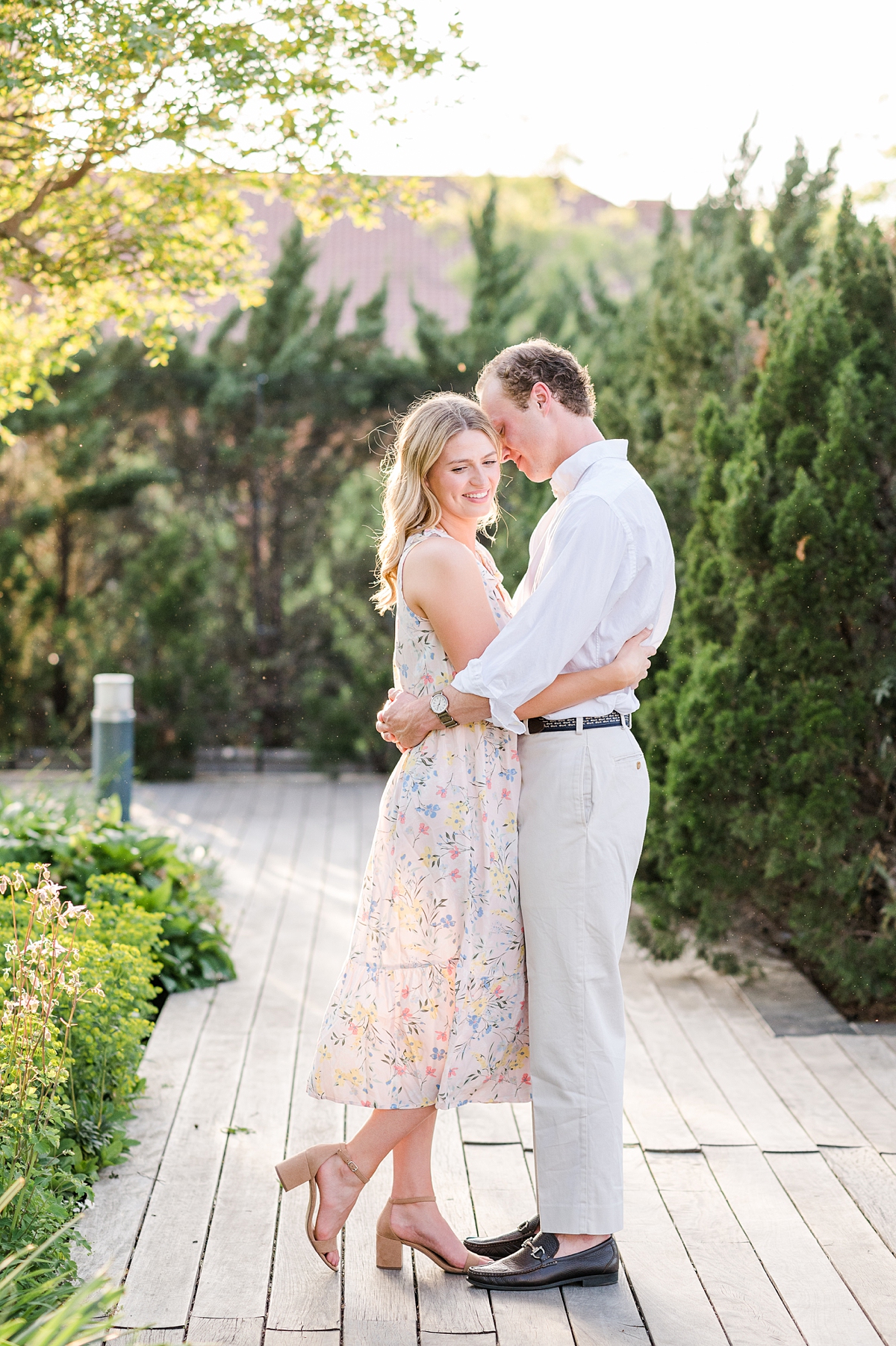 Spring engagement session at the VMFA sculpture garden in downtown Richmond. Photography by Richmond wedding photographer Kailey Brianne Photography. 