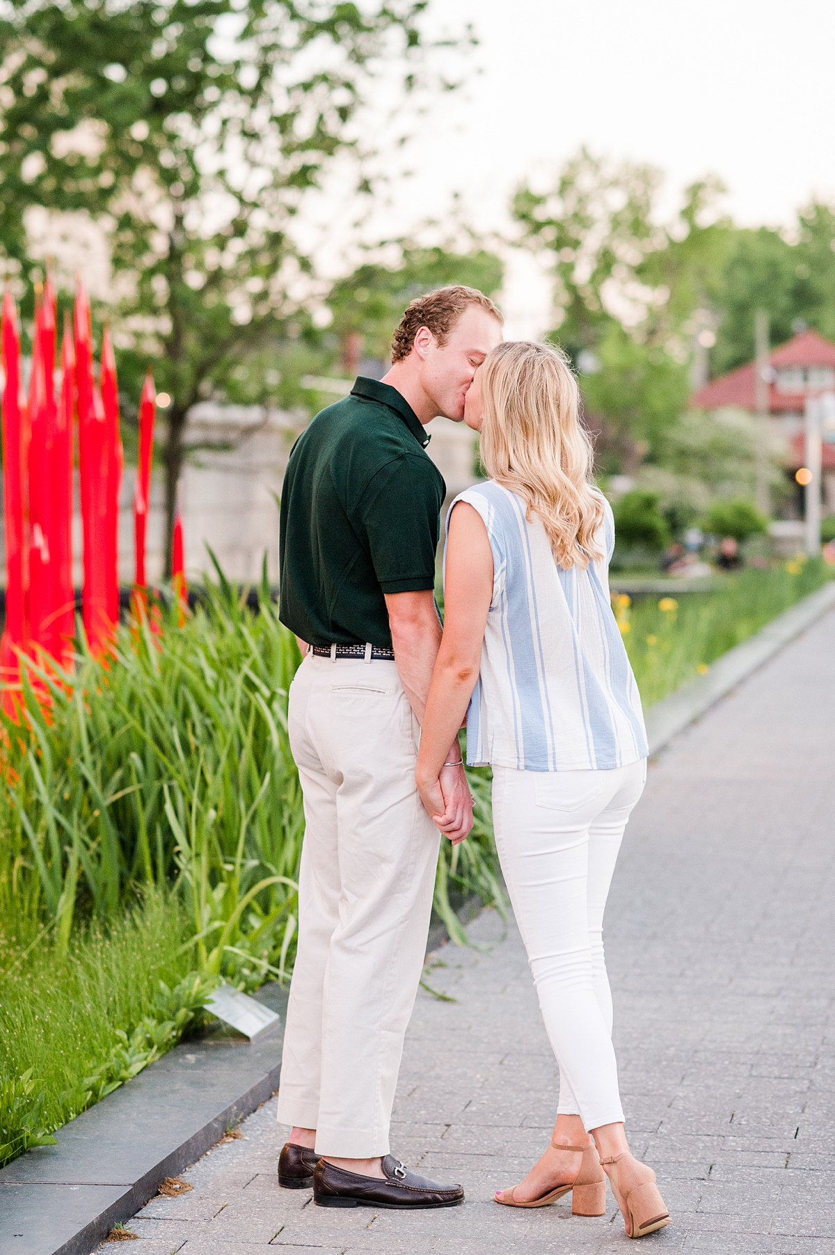 Unique posing during spring engagement session at the VMFA in downtown Richmond. Photography by Richmond wedding photographer Kailey Brianne Photography. 