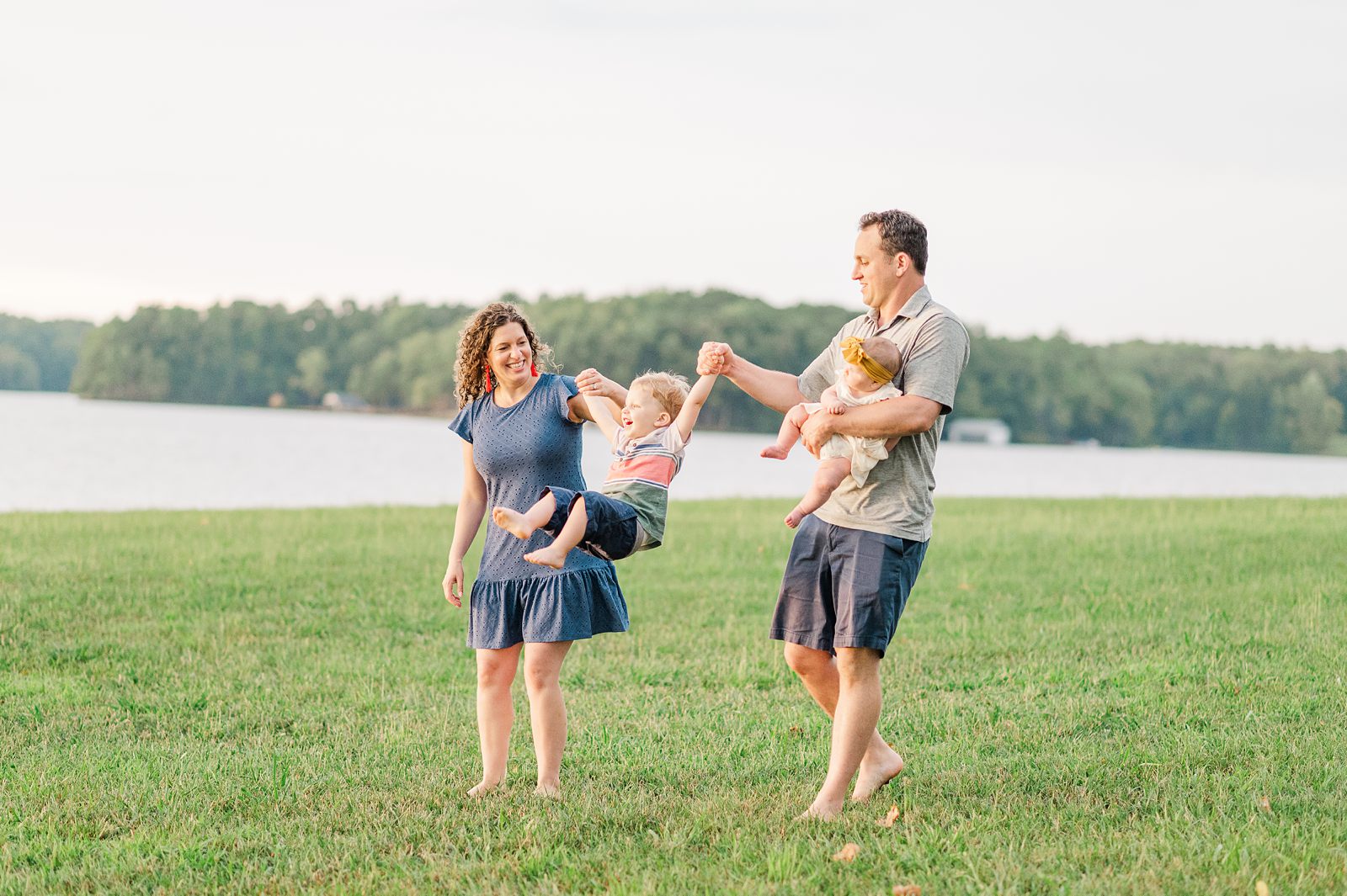 A Summer Vacation Lake Anna Family Session by Richmond Family Photographer Kailey Brianne Photography. 