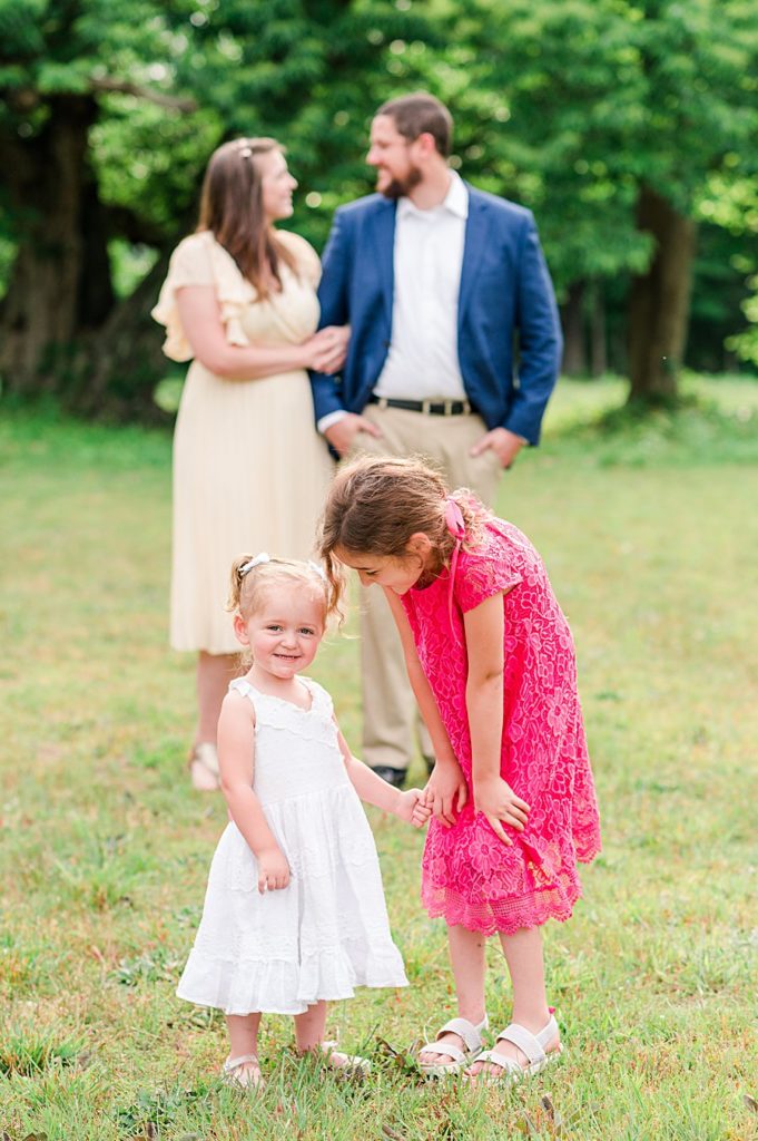 Spring Mini Sessions at Rural Plains by Family Photographer Kailey Brianne Photography. 