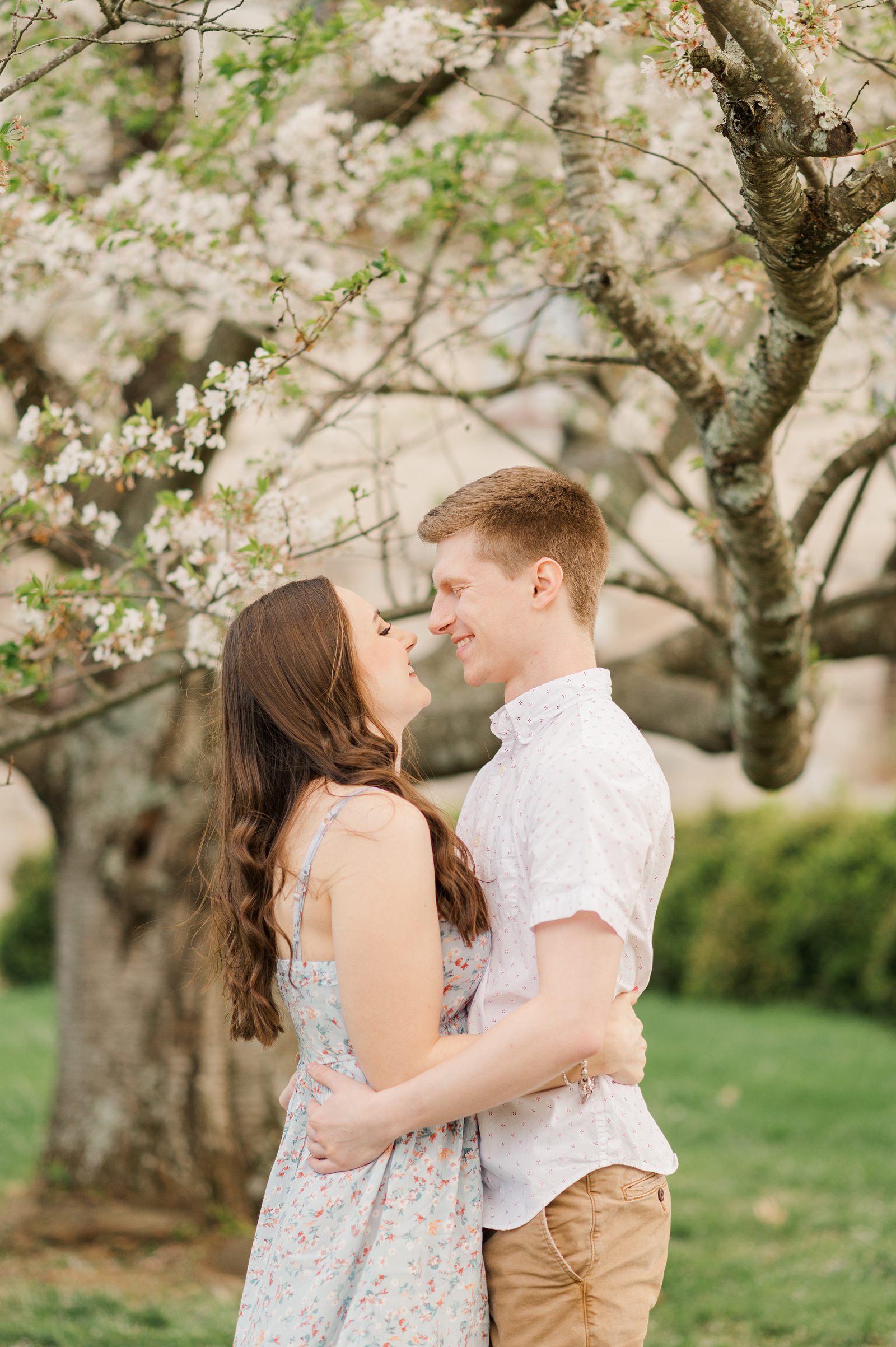 A spring maymont engagement session by Kailey Brianne Photography. 