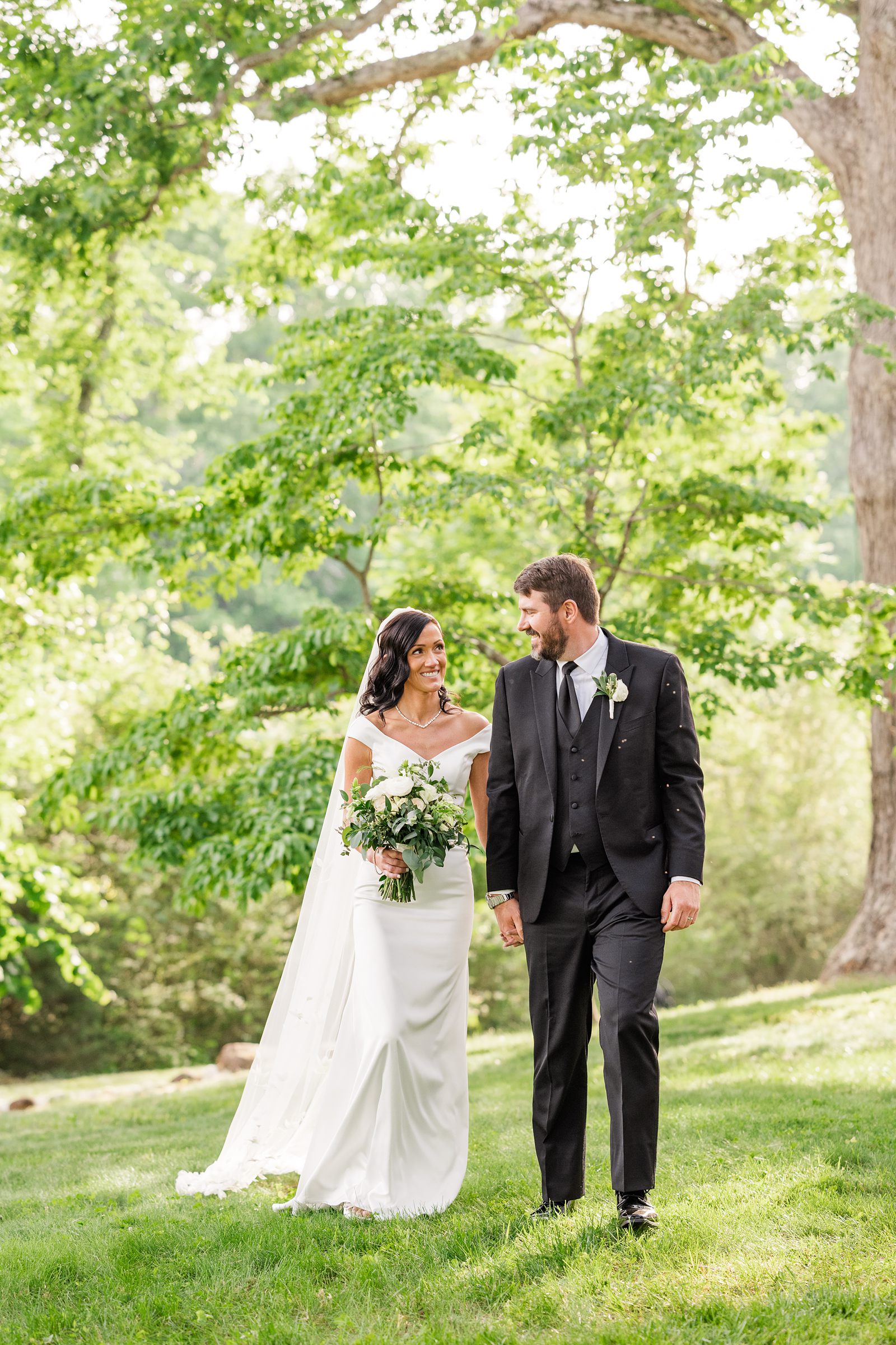 Bride and Groom portraits with veil at Spring Wedding by Virginia Wedding photographer Kailey Brianne Photography 