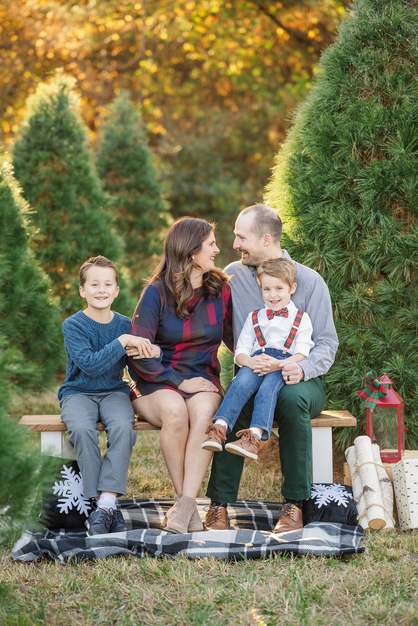 Kailey Brianne Photography 2025 Tree Farm Mini Sessions at Windy Knoll Farms. Richmond Family Fall and Holiday Mini Session Photographer